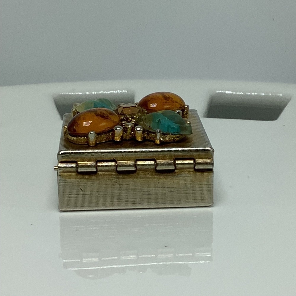 Vintage Gold Tone Pill Trinket Box Orange Turquoise Jeweled Square Box w/ Insert - Picture 4 of 12